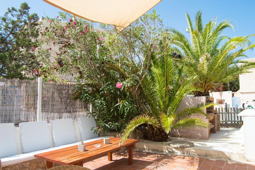 Hostal Mayans Es Pujols Exterior foto